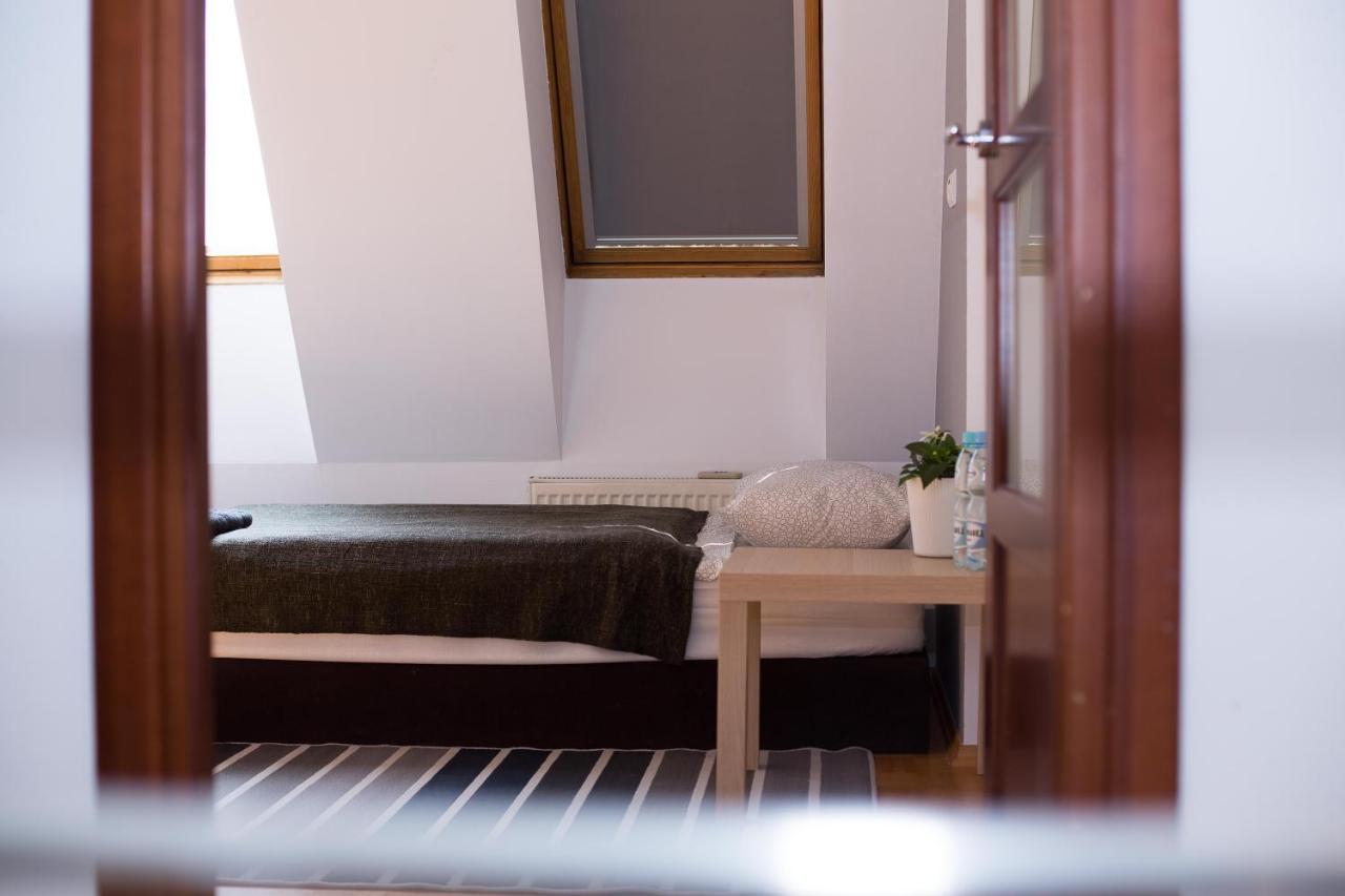 V Hostel Varsó Kültér fotó