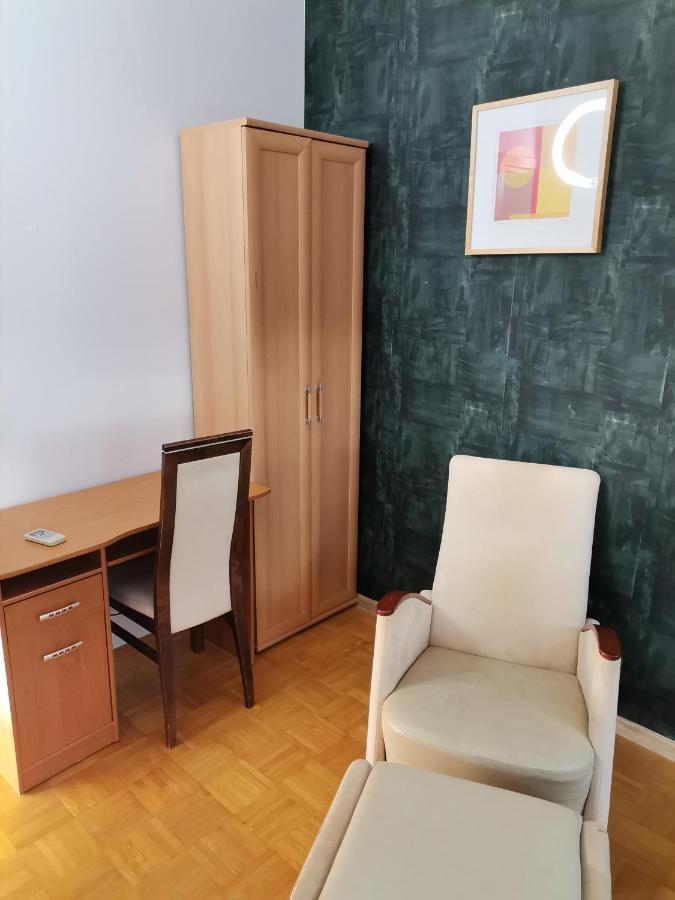 V Hostel Varsó Kültér fotó